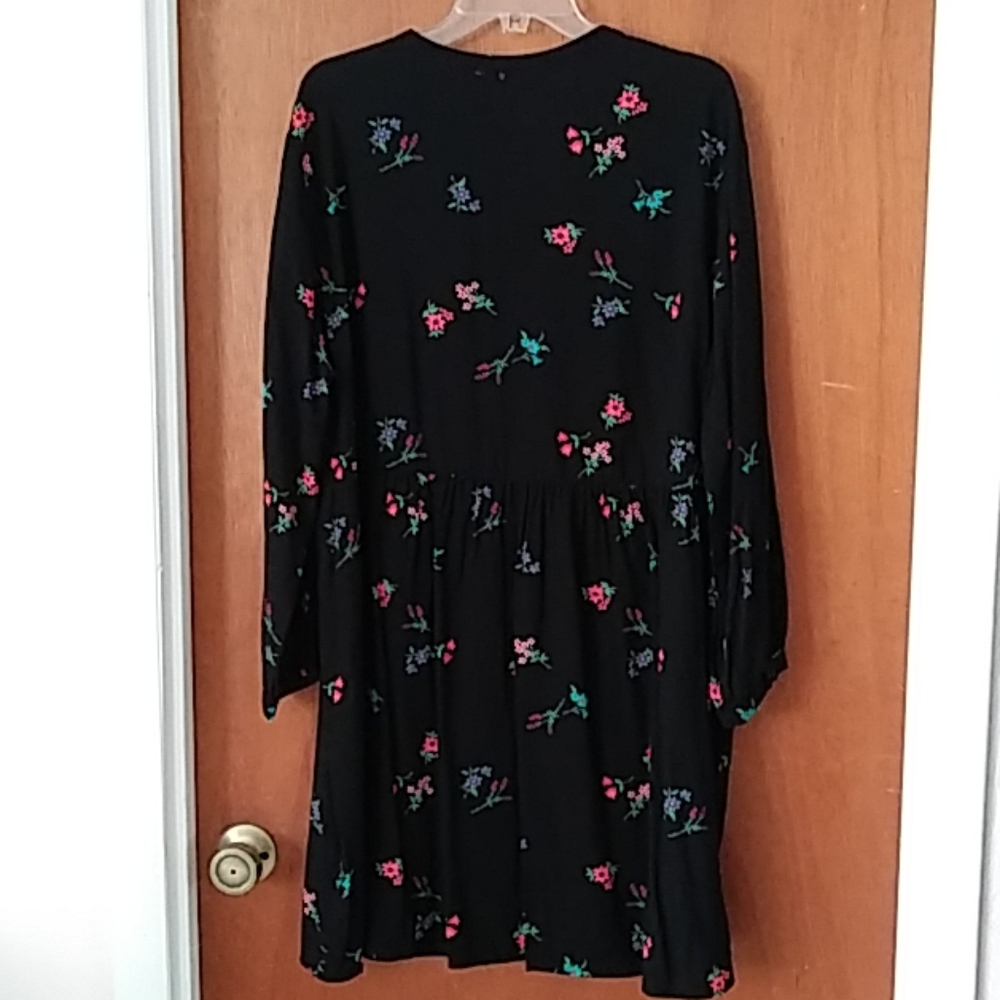 Dress - Picture 2 of 2